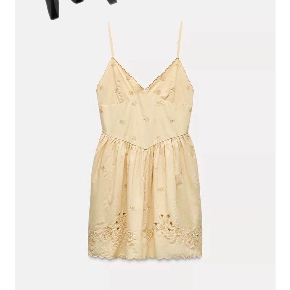 Elegant Cream Lace Dress